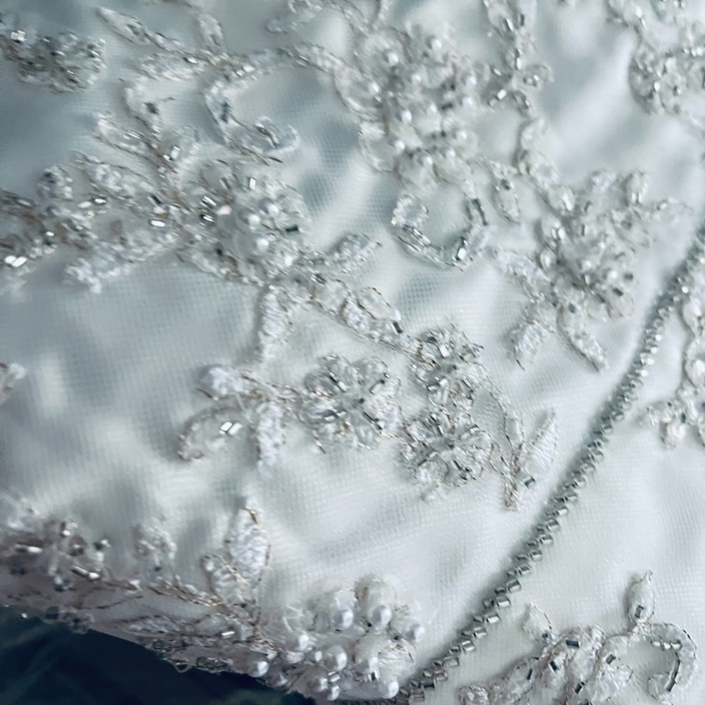 Alfred Angelo 1142 - Nearly Newlywed
Size 6
Like new, freshly dry cleaned - Picture 6 of 11